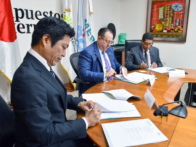 Representantes de DGII, MEPyD y JICA firman registro de Proyecto de Fortalecimiento Institucional y Modernización de la DGII