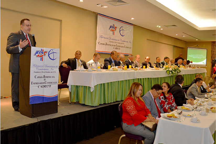 Magín Díaz en su participación en el desayuno de la Federación Dominicana de Comerciantes (FDC)